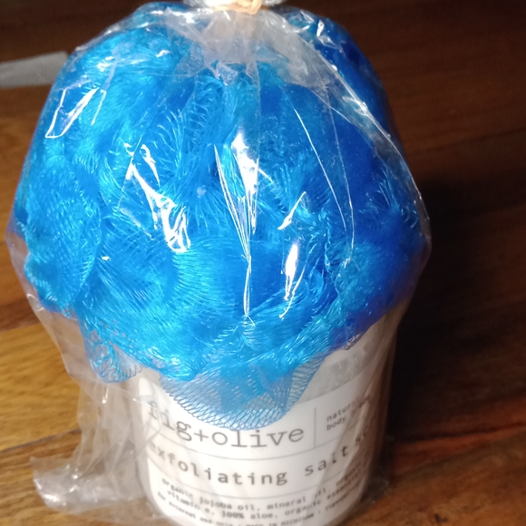 Fig+Olive Exfoliating Salt Scrub - Picture 5 of 6